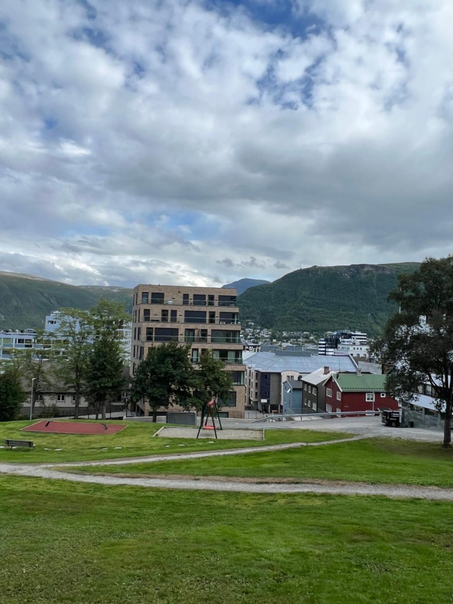 Luxury Apartment Downtown Tromso With 2 Bedrooms And 2 Bathrooms And Parking Exterior foto